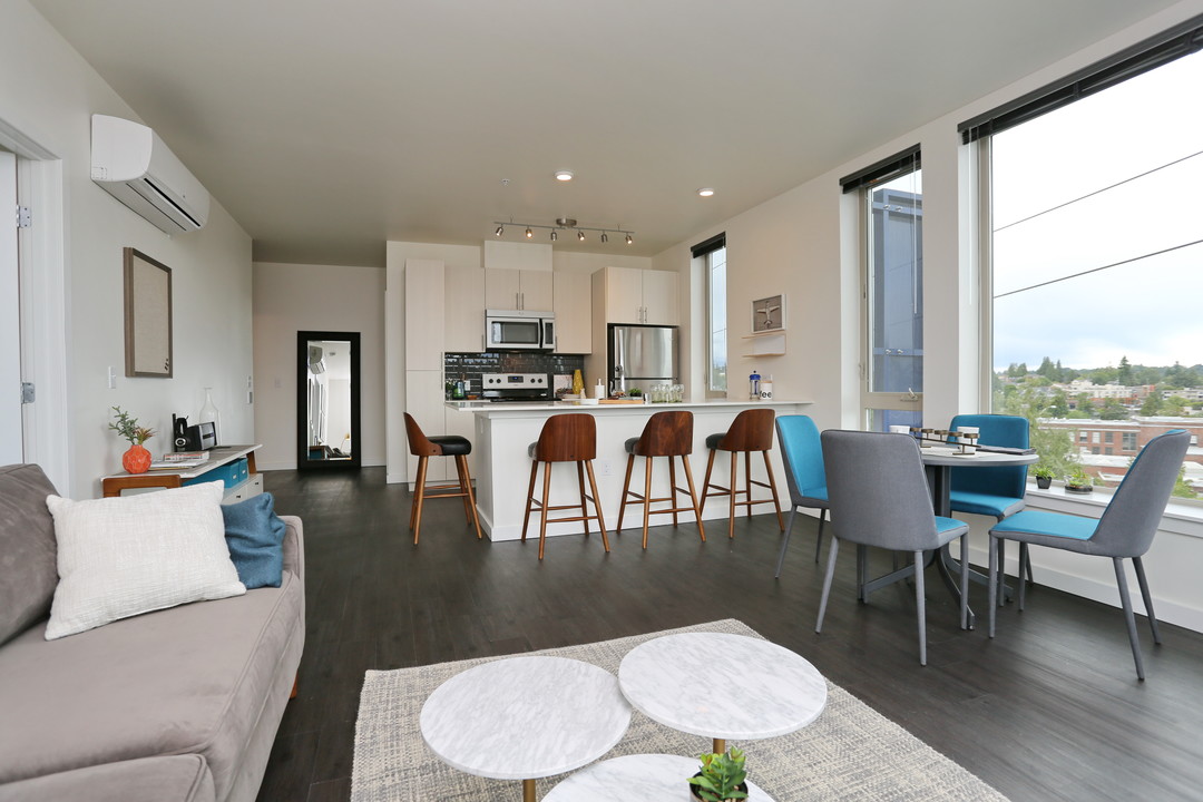 Eleanor Apartments in Seattle, WA - Building Photo