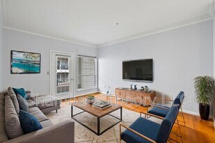 4852 Eisenhower Ave in Alexandria, VA - Building Photo