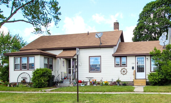 208 Houston Ave, Unit Studio