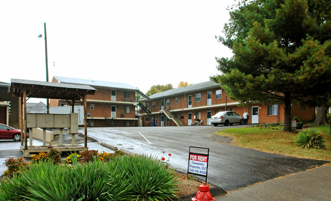 Jefferson Clark Apartments in Roanoke, VA - Building Photo - Building Photo