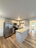 204 Rondy Ct in Anchorage, AK - Building Photo