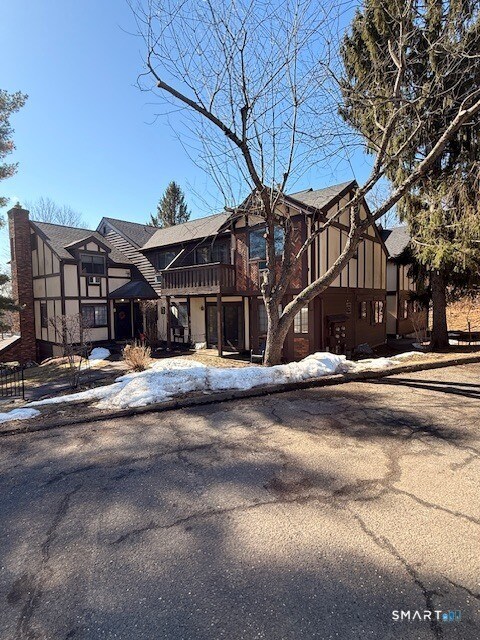 3 Falmouth Ct in Brookfield, CT - Building Photo - Building Photo