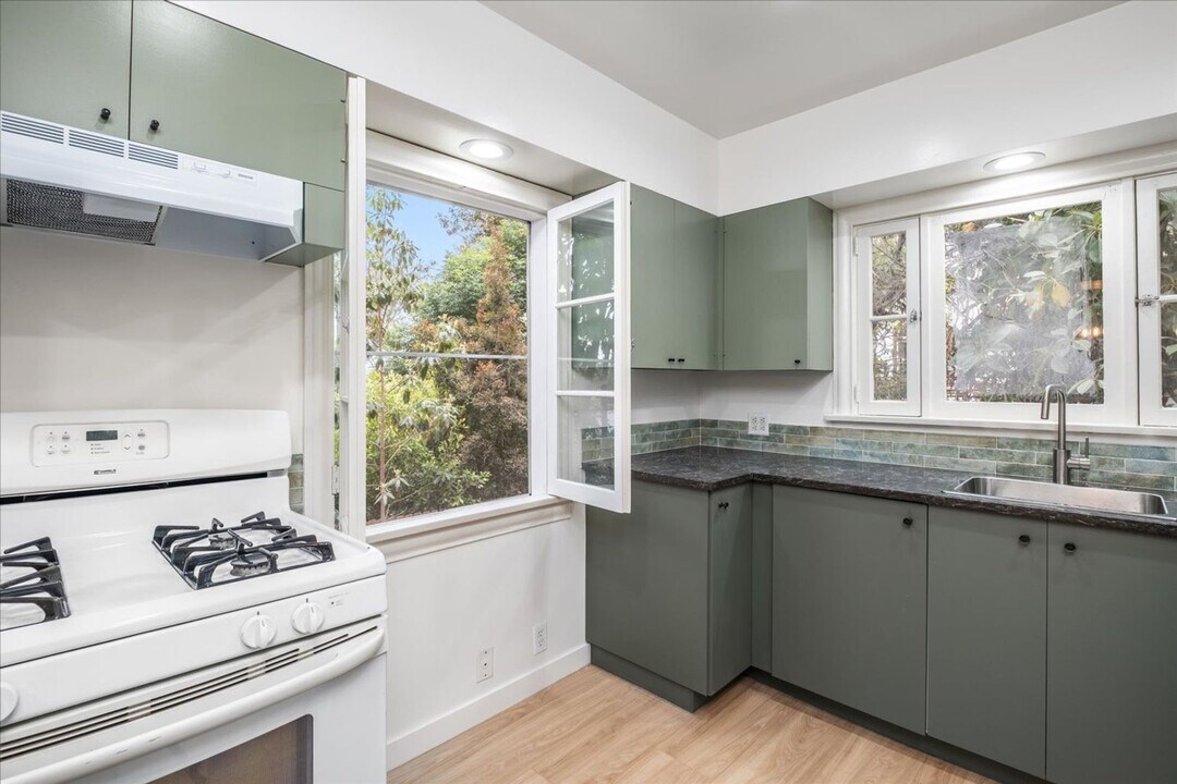 6616-6616 Emmet Terrace in Los Angeles, CA - Building Photo