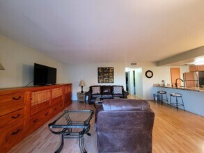2228 E Campbell Ave, Unit 201 in Phoenix, AZ - Building Photo - Building Photo