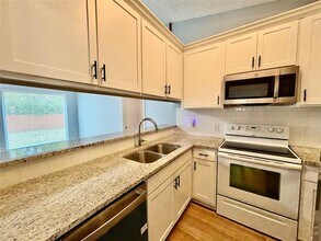 319 Iberis Dr in Arlington, TX - Building Photo - Building Photo