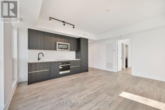 327-4327 King St W in Toronto, ON - Building Photo - Building Photo