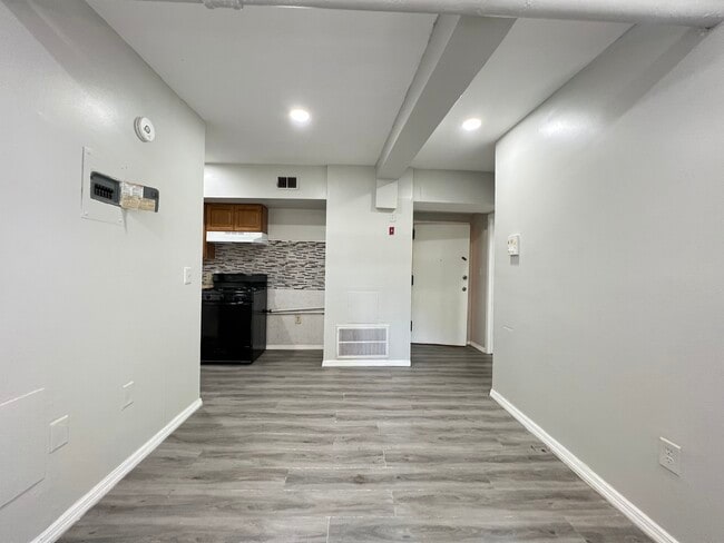 767 Broadway, Unit 301 in Newark, NJ - Building Photo - Building Photo