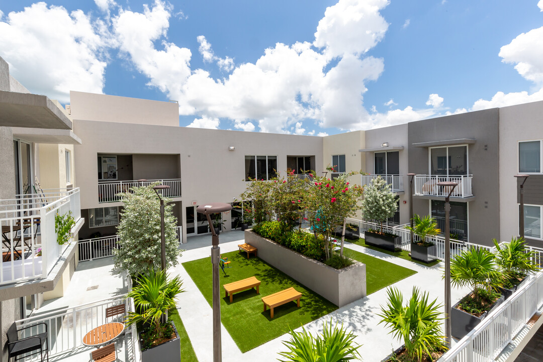 Casa Verano Apartments in Miami, FL - Foto de edificio