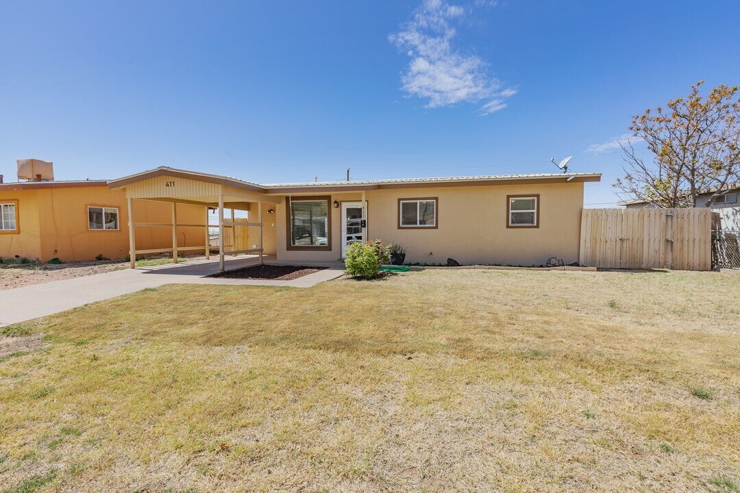 Charming 3 Bed 1 Bath Home in Alamogordo, NM - Building Photo