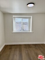 44 Rose Ave in Los Angeles, CA - Building Photo