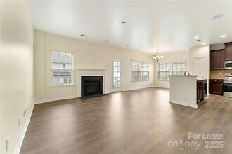 1818 Fleetwood Dr in Charlotte, NC - Building Photo - Building Photo