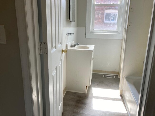 2774 The Alameda in Baltimore, MD - Building Photo - Building Photo