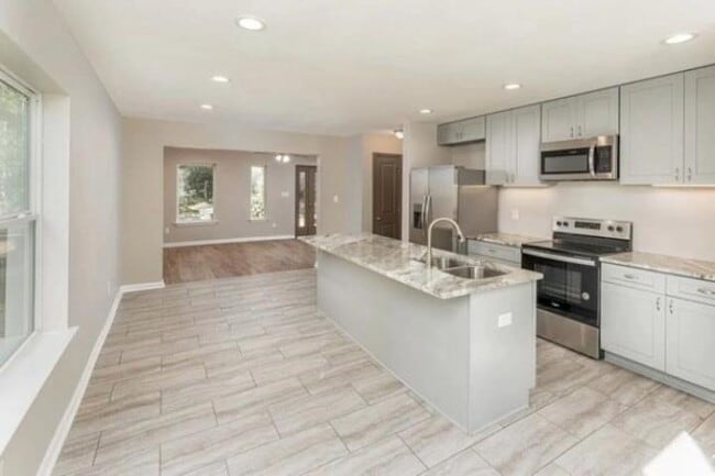 1243 N Bronough St in Tallahassee, FL - Building Photo - Building Photo