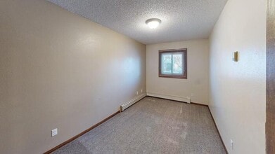202 4th Ave SW in Mandan, ND - Foto de edificio - Building Photo
