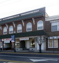 2 W Main St in Maple Shade, NJ - Building Photo - Building Photo
