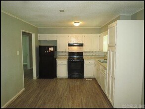 1020 Towering Oaks Dr in Jacksonville, AR - Building Photo - Building Photo