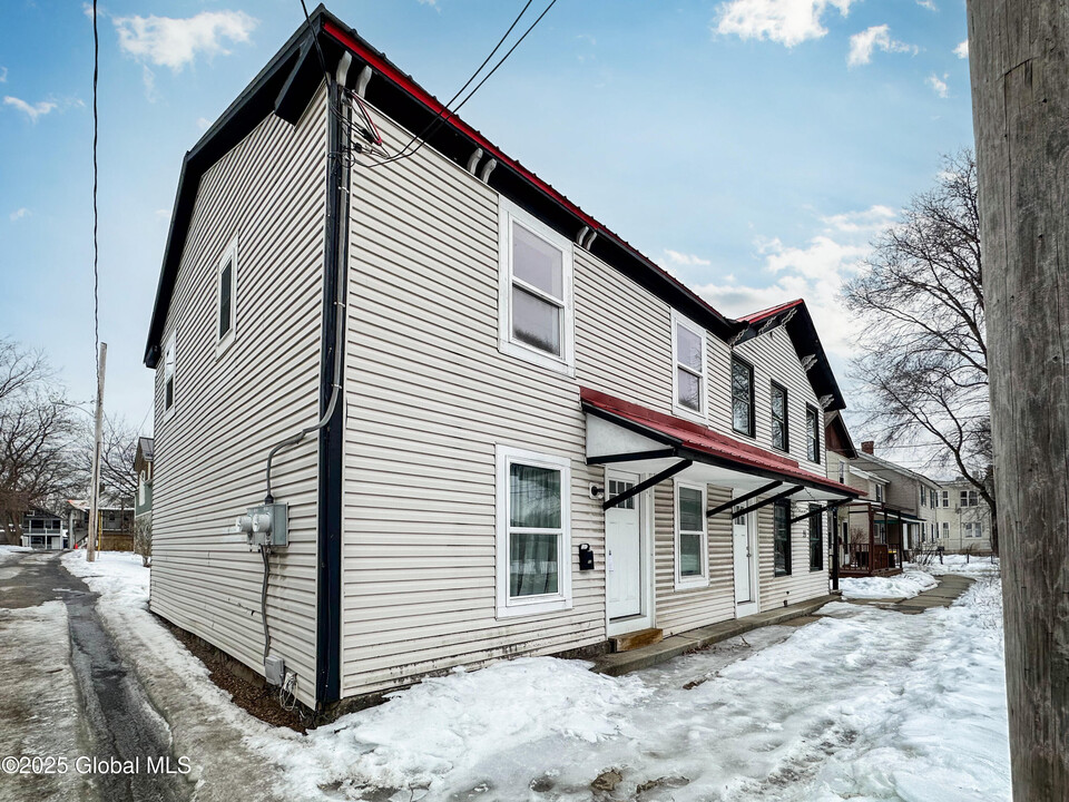 53 Franklin St in Saratoga Springs, NY - Building Photo