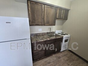 990 Grand Ave in Marion, IA - Building Photo - Building Photo