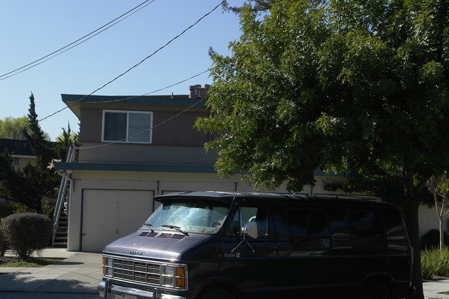 Harris Court in Hayward, CA - Building Photo - Building Photo