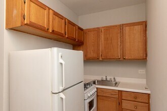 516 W Melrose St, Unit 112 in Chicago, IL - Foto de edificio - Building Photo