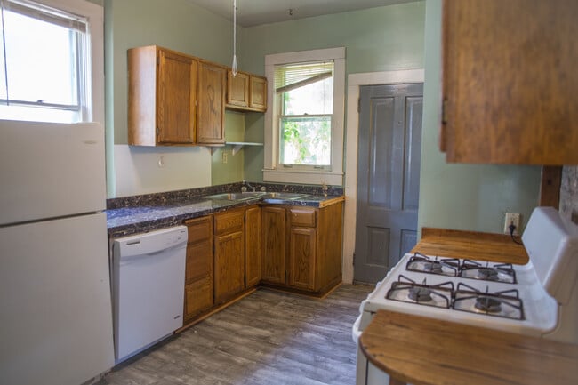2711 Delaware St SE in Minneapolis, MN - Building Photo - Building Photo