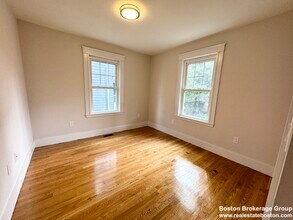 72 Belden St, Unit 4 in Boston, MA - Foto de edificio - Building Photo