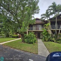 2233 Nova Village Dr in Davie, FL - Foto de edificio - Building Photo