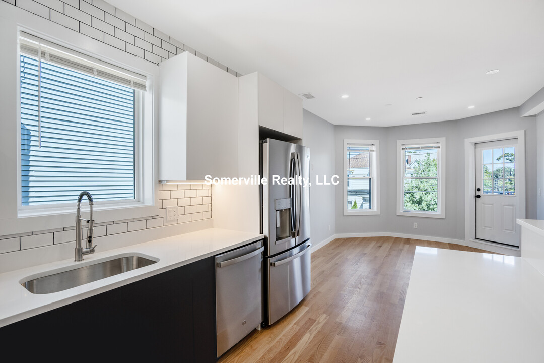 27 Linden St, Unit 3 in Boston, MA - Foto de edificio