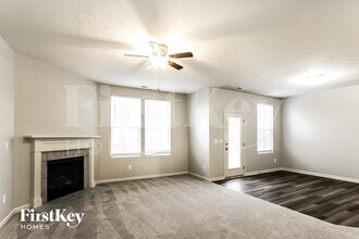 4653 Rainwater Ln in Whitestown, IN - Foto de edificio - Building Photo