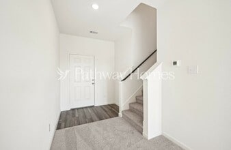 1070 Large Poppy Dr in La Vergne, TN - Building Photo - Building Photo
