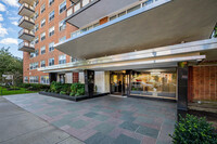 108-48 70th Rd in Forest Hills, NY - Foto de edificio - Building Photo