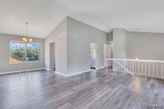 5227 Suntrail Dr in Florissant, MO - Building Photo - Building Photo