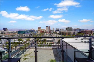 200 Hoover Ave in Las Vegas, NV - Building Photo - Building Photo