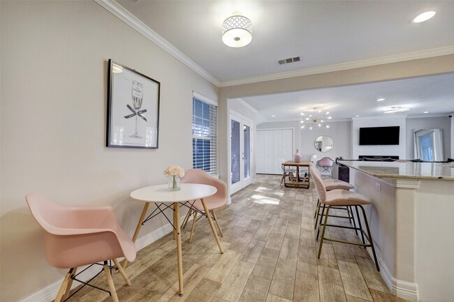 9007 Beverly Hill St in Houston, TX - Building Photo - Building Photo