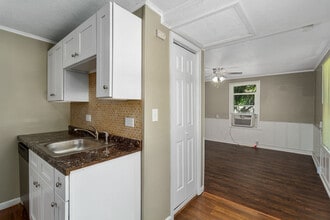 5937 Holmes St in Kansas City, MO - Building Photo - Building Photo