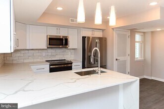 726 N 19th St in Philadelphia, PA - Building Photo - Building Photo