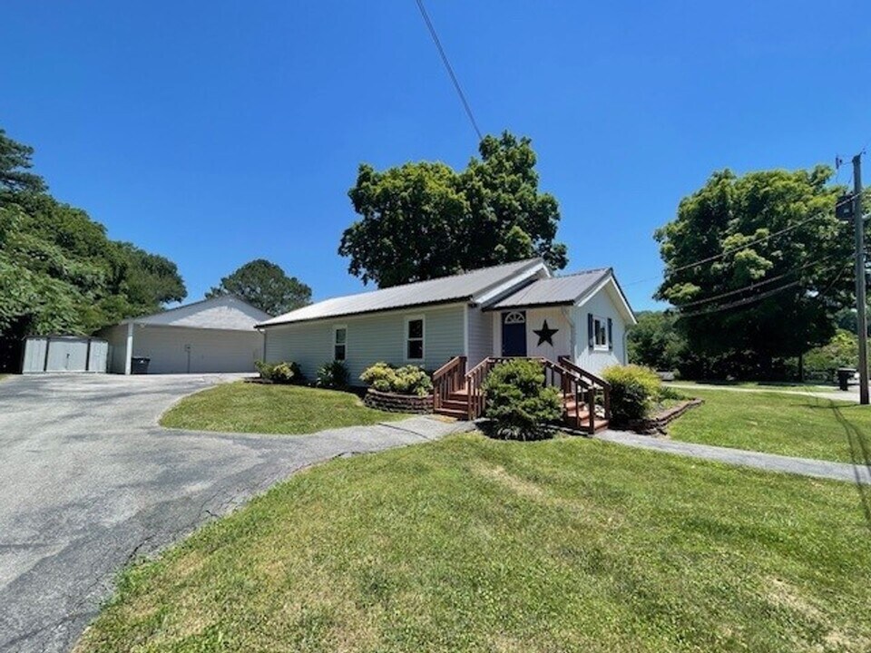 6100 Adelia Dr in Knoxville, TN - Building Photo