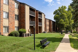 Canyon Creek in St. Louis, MO - Foto de edificio - Building Photo