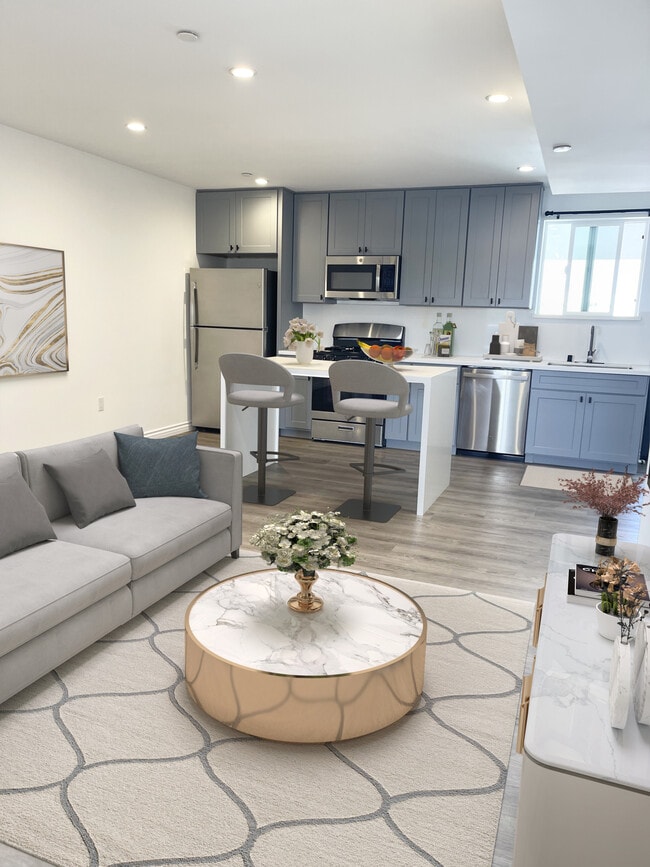 5731 Lexington Ave, Unit 301