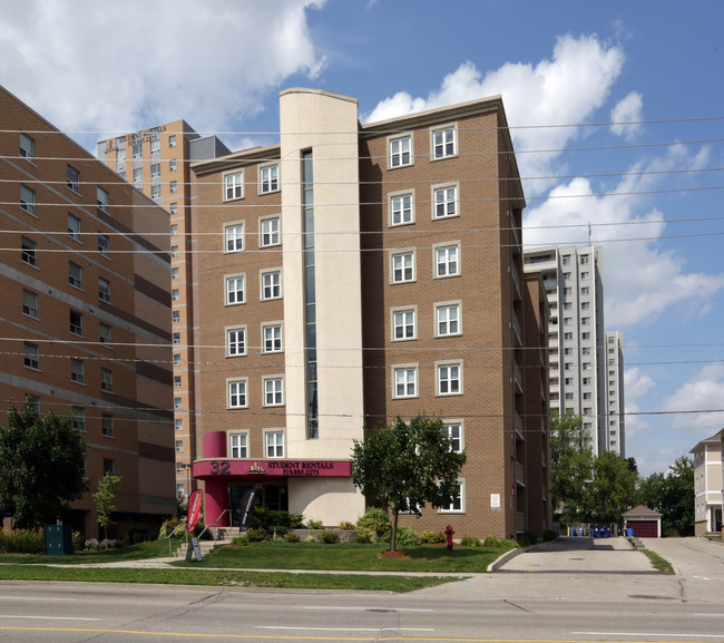 32 University Ave E in Waterloo, ON - Building Photo - Primary Photo