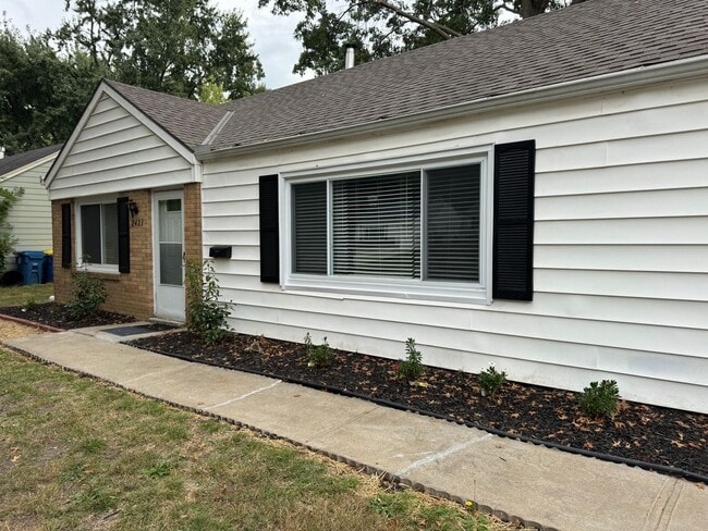 2421 W 76th St in Prairie Village, KS - Building Photo - Building Photo