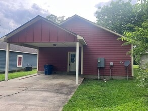 202 N Holly St in Beebe, AR - Foto de edificio - Building Photo