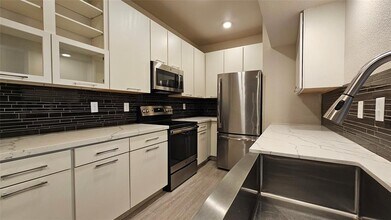 1200 S Dairy Ashford Rd, Unit 1551 in Houston, TX - Building Photo - Building Photo