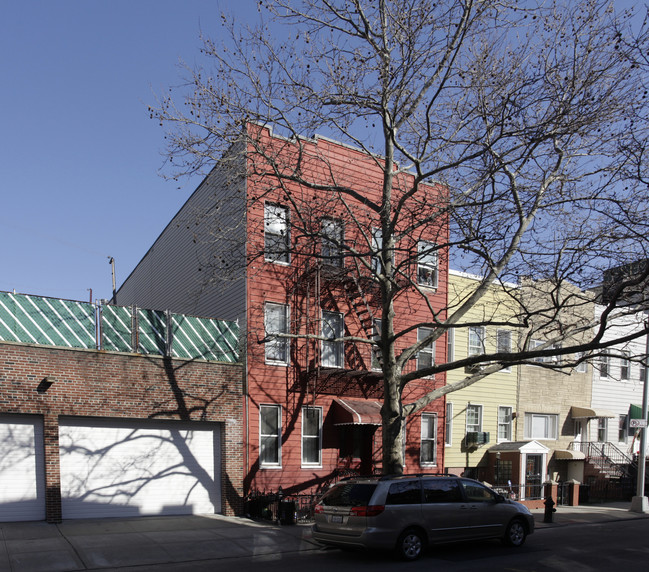 112 Diamond St in Brooklyn, NY - Building Photo - Building Photo