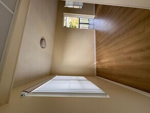 241 Sheffield J in West Palm Beach, FL - Foto de edificio - Building Photo