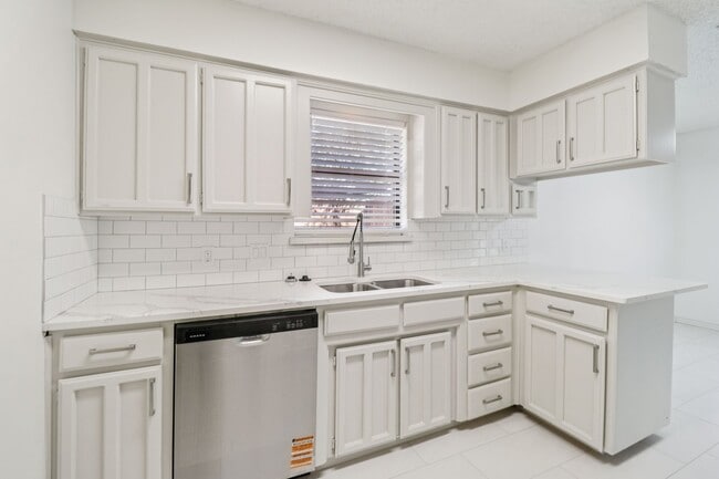 5507 Silver Bow Trail in Arlington, TX - Building Photo - Building Photo