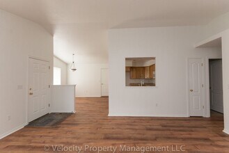 2505 NE 7th Ln in Redmond, OR - Building Photo - Building Photo