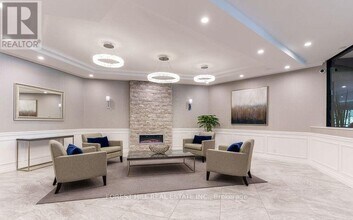 1300-1300 Bloor St in Mississauga, ON - Building Photo - Building Photo