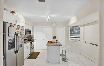 2552 Wiley St in Hollywood, FL - Building Photo - Building Photo