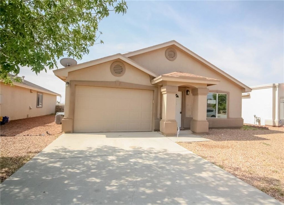 13340 Jonathan Elias Ct in El Paso, TX - Building Photo